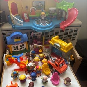 Fisher-Price Little People lot - Multicolor Kids Toy Collection